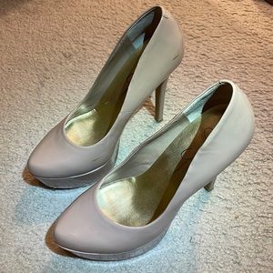 Jessica Simpson  nude high heels size 8